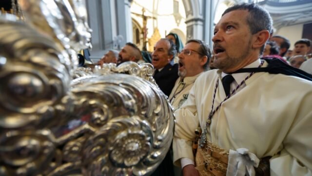 Antonio Banderus, věrný zaslíbení před několika desítkami let, vyšel v průvodu na ulicích Malagy

