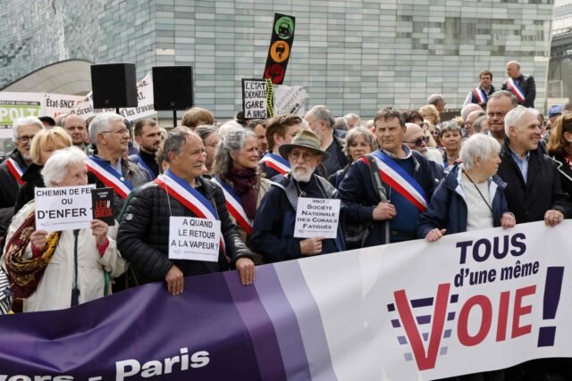 Linie Paříž-Ortins-Limojes-Tulus a Paris-Claremont tváří v tvář degradovanému stavu, uživatelé a vybraní důstojníci ukázali svůj hněv v hlavním městě

