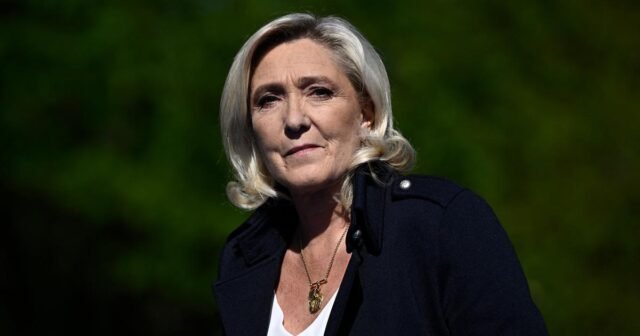 „Plán je B, který se pro Marine le Pen stává jasným“


