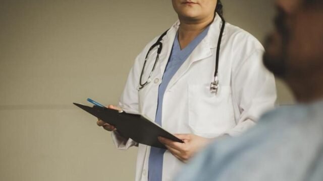 Ministr Medialu oznámil na sociálních médiích: 15 342 smluvních zaměstnanců bude přijato

